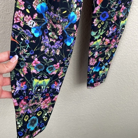 Lululemon Swift Speed High Rise Tight 28" Leggings
Flowerscope Black Multi Sz 4 - Picture 7 of 15